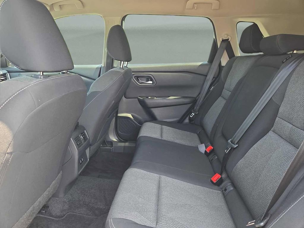 Used 2024 Nissan Rogue SV AWD/4WD image 13