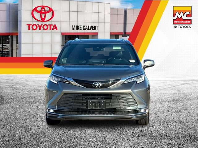 Used 2026 Toyota Sienna Limited FWD image 8