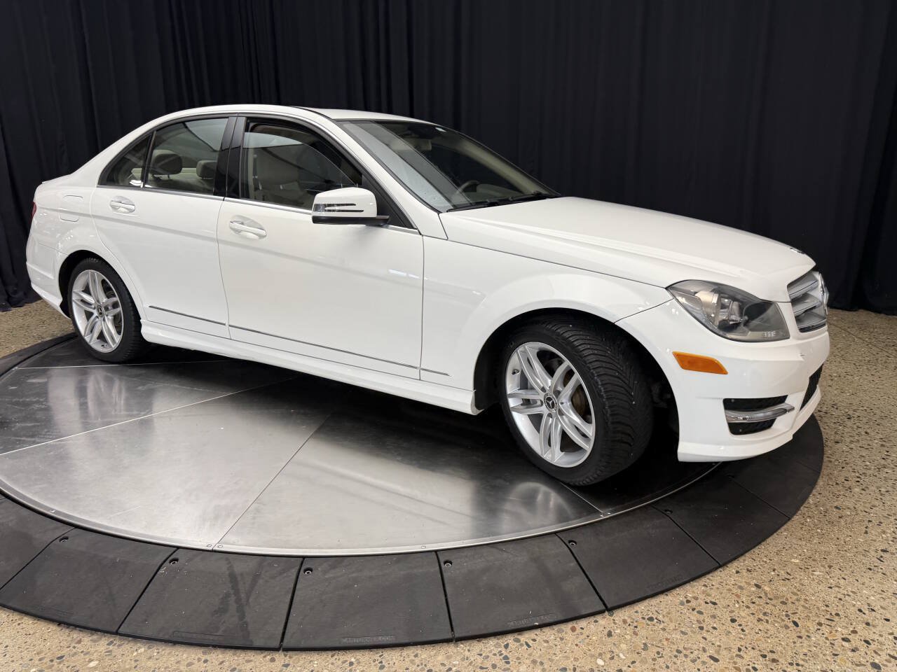Used 2013 Mercedes-Benz C 250 Sedan image 11