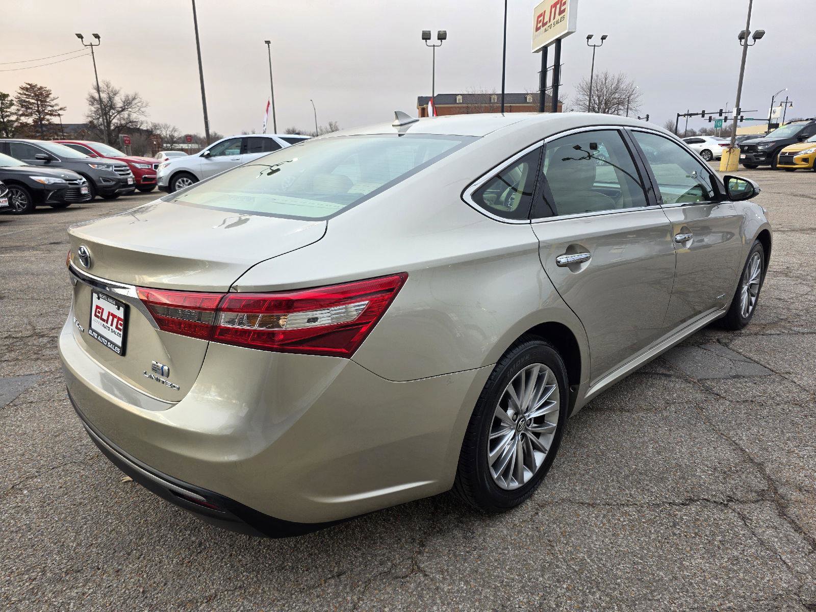 Used 2018 Toyota Avalon Limited FWD image 5