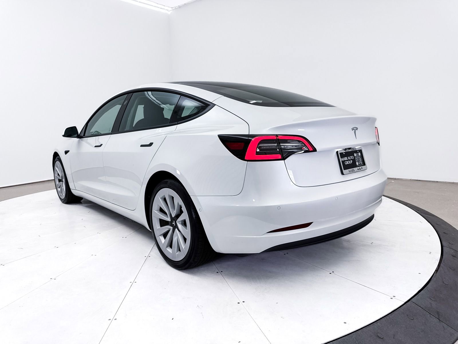 Used 2021 Tesla Model 3 Standard Range Plus image 15