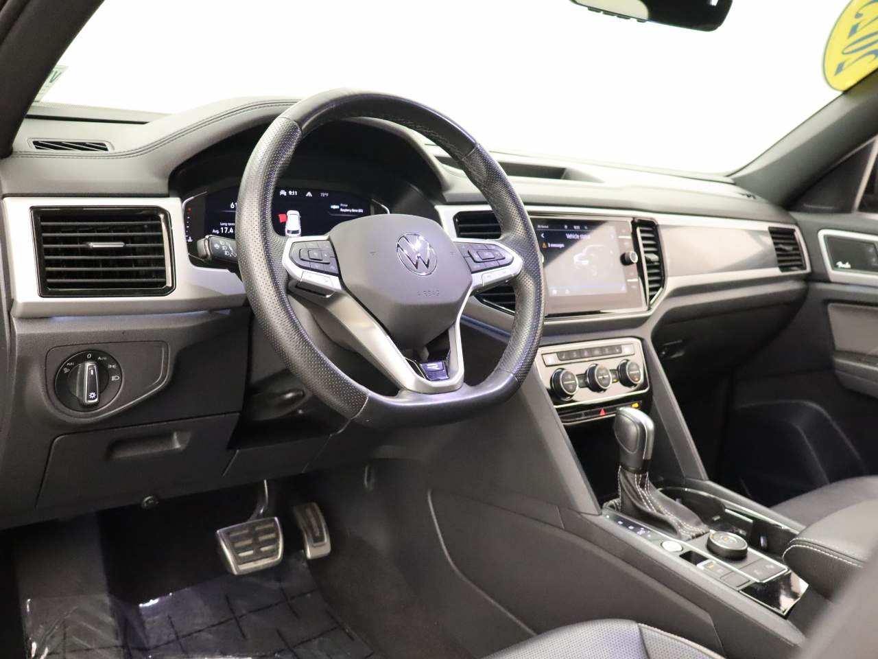 Used 2023 Volkswagen Atlas Cross Sport SEL Premium R-Line AWD/4WD image 15