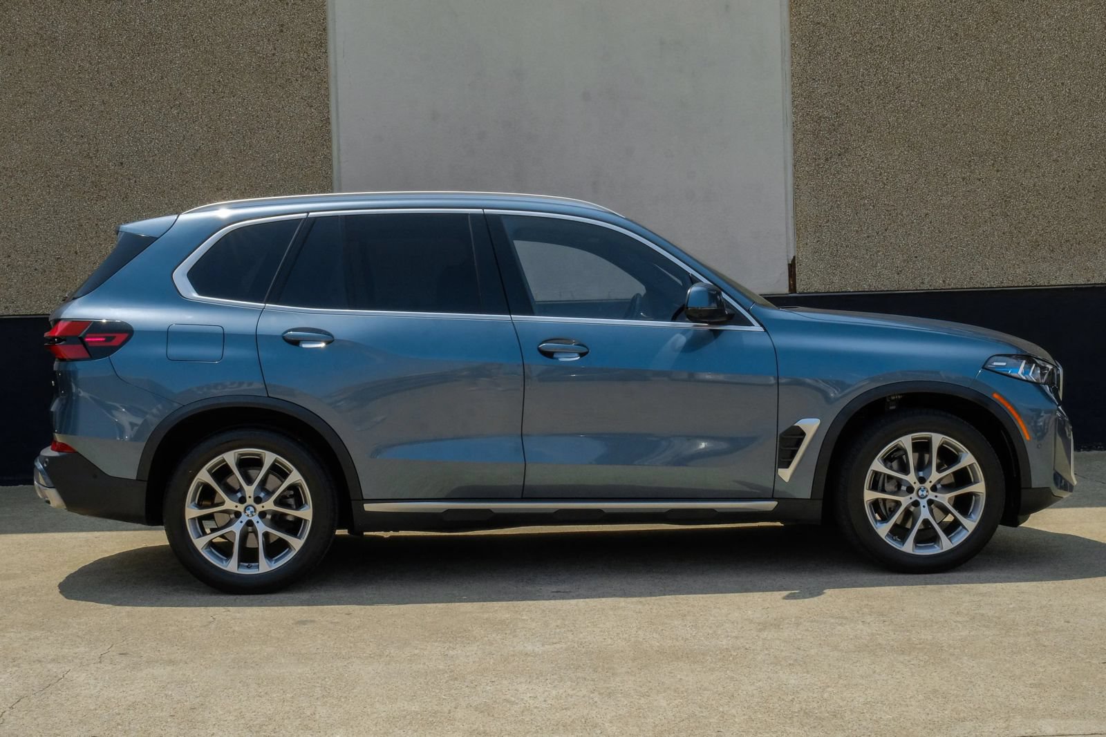 Used 2024 BMW X5 sDrive40i w/ Premium Package RWD image 7