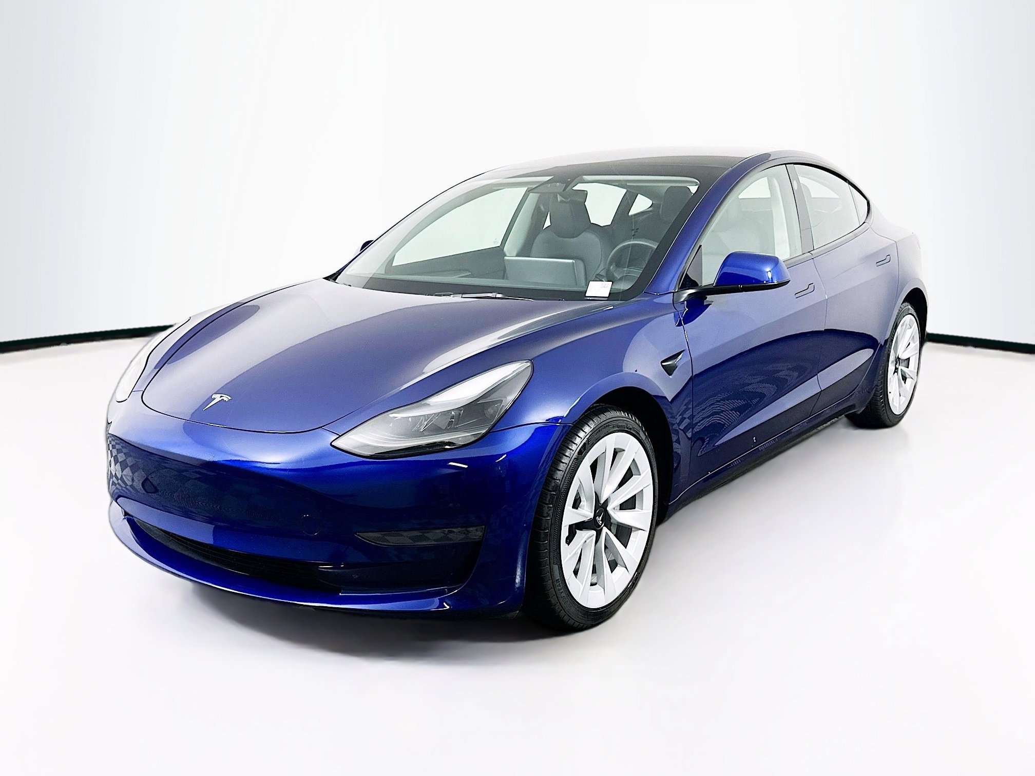 Used 2023 Tesla Model 3 Standard Range image 3
