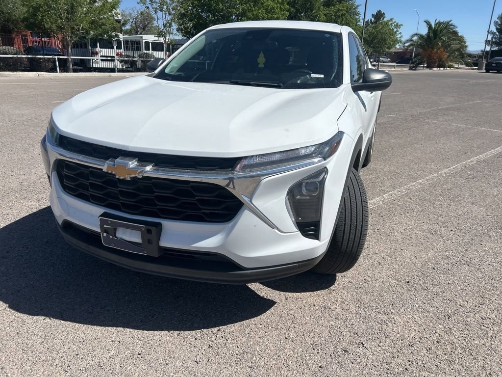 Used 2024 Chevrolet Trax LS FWD image 3