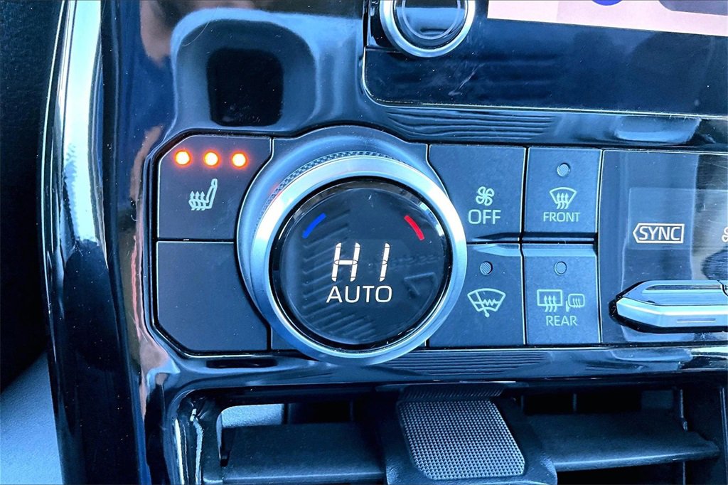 Used 2024 Toyota Highlander XLE image 30