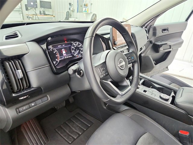 Used 2024 Nissan Pathfinder SV image 18