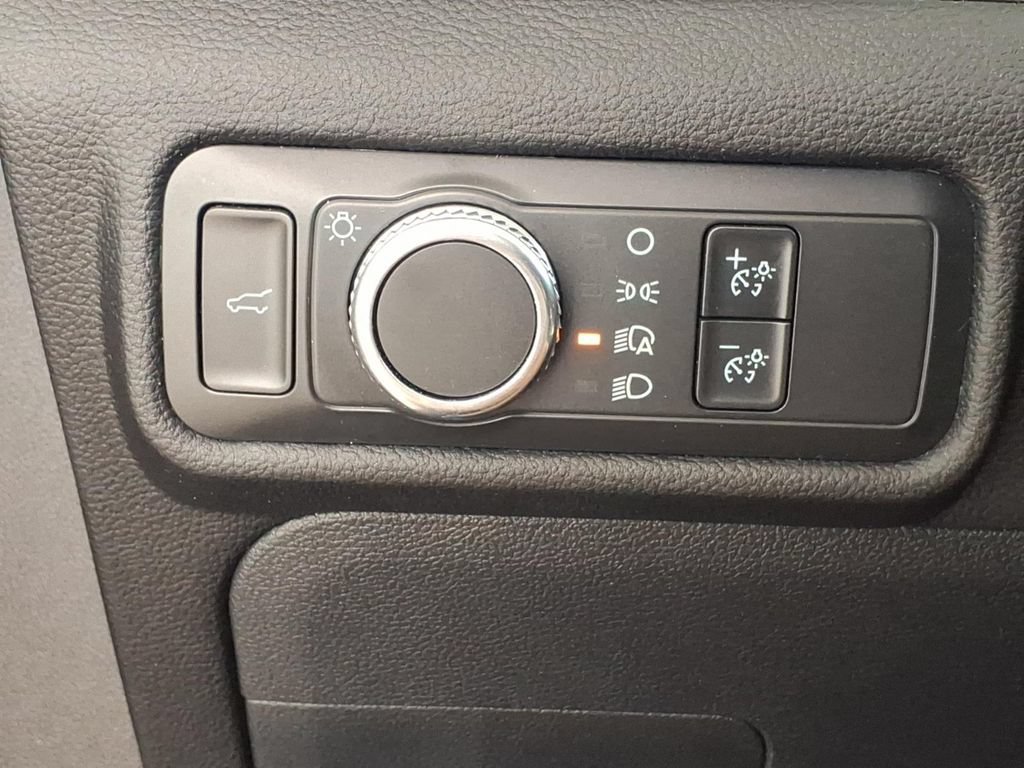 Used 2022 Ford Explorer XLT AWD/4WD image 12