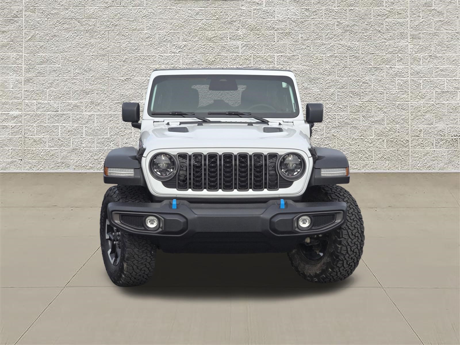 Used 2025 Jeep Wrangler Unlimited Rubicon 4xe w/ Convenience Group AWD/4WD image 2
