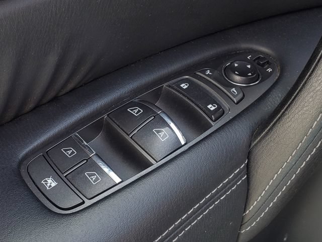 Used 2017 INFINITI QX80 4WD w/ Driver Assistance Package image 11