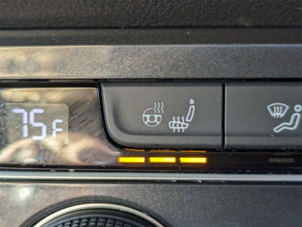 Used 2021 Volkswagen Tiguan SE image 25