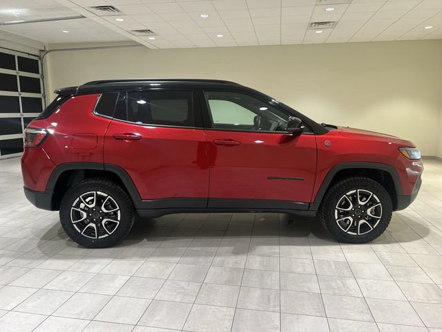 Used 2025 Jeep Compass Trailhawk AWD/4WD image 6