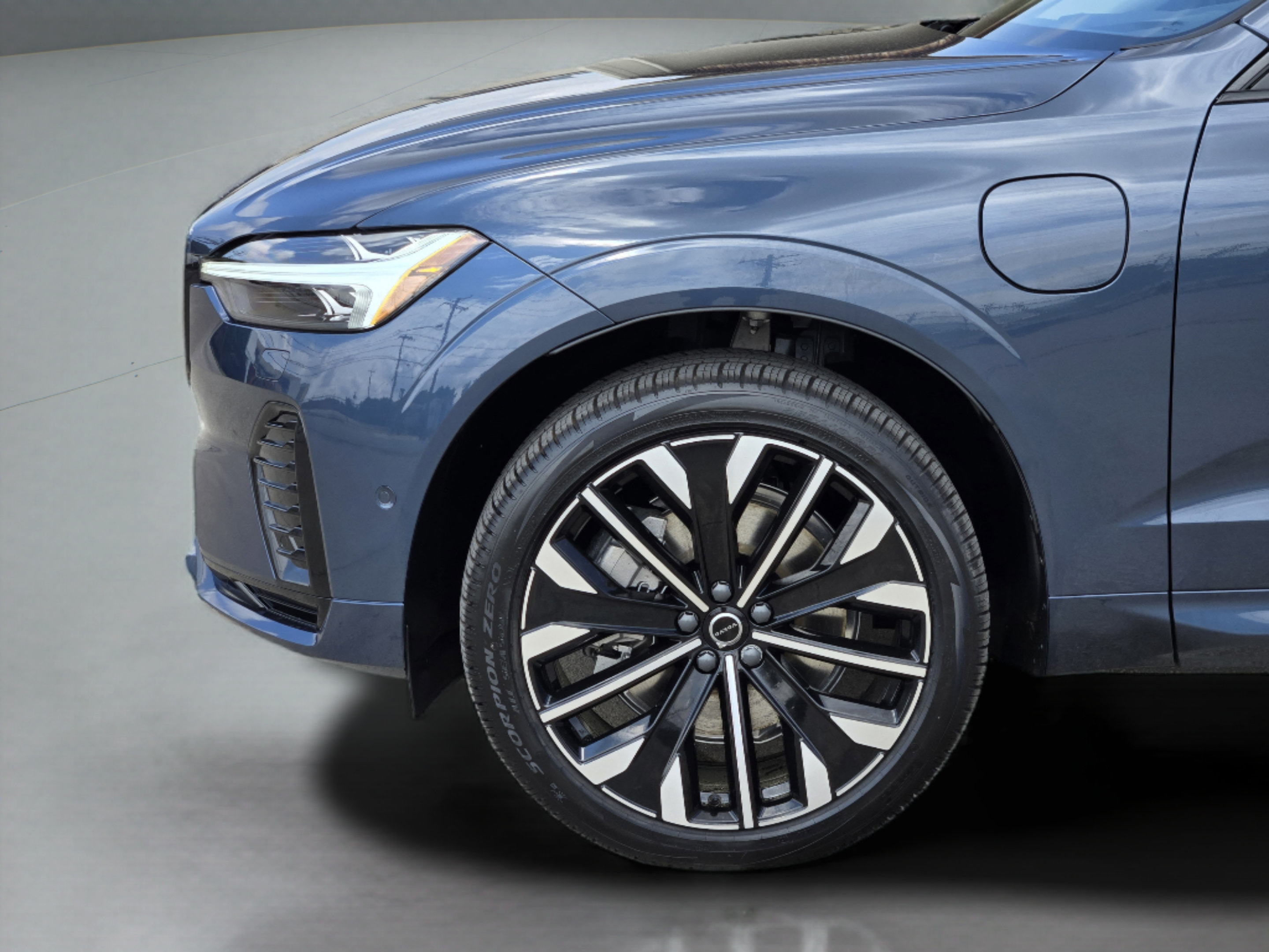 New 2026 Volvo XC60 T8 Ultra w/ Protection Package Premier AWD/4WD image 29