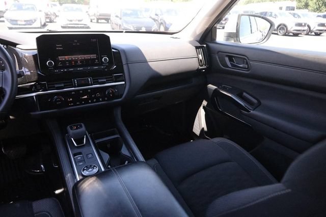 Certified 2025 Nissan Pathfinder SV AWD/4WD image 26