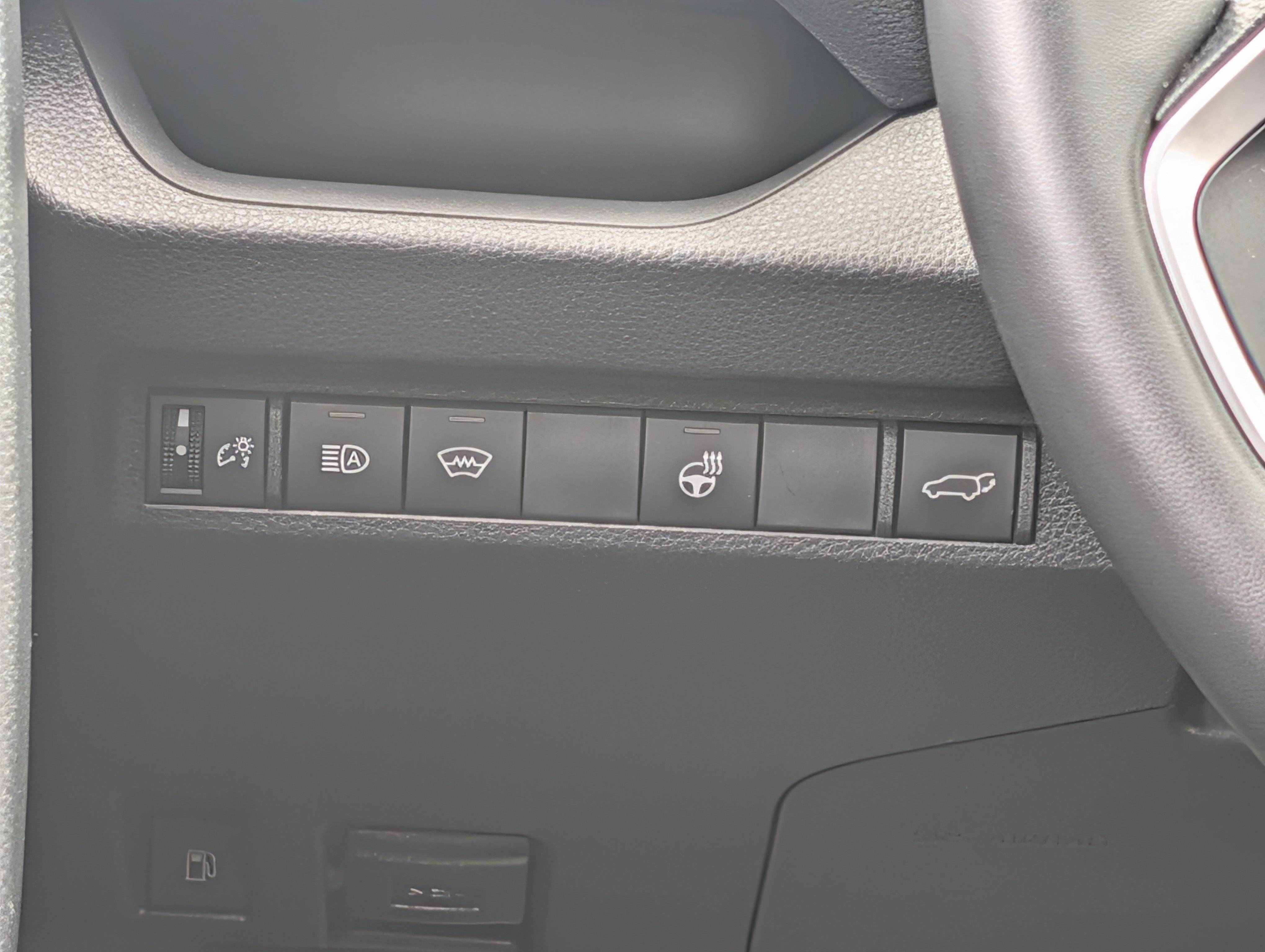 Used 2023 Toyota RAV4 SE w/ Weather & Moonroof Package AWD/4WD image 27