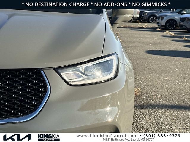 Used 2022 Chrysler Pacifica Touring-L image 28