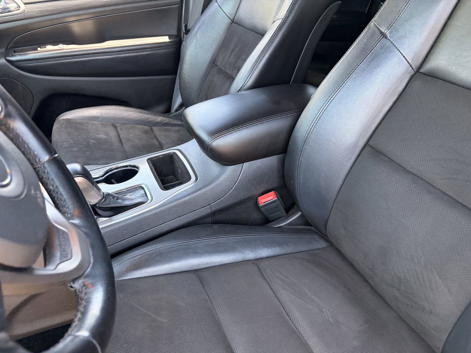Used 2021 Jeep Grand Cherokee Laredo X AWD/4WD image 16