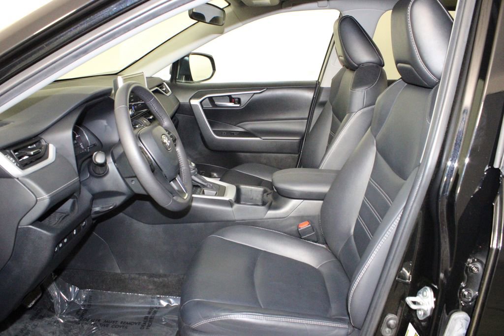 Used 2023 Toyota RAV4 XLE Premium image 11