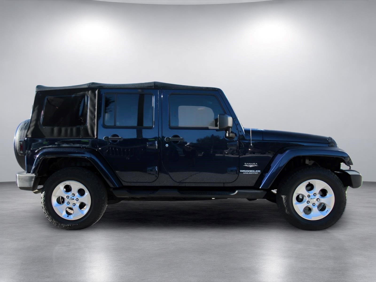 Used 2013 Jeep Wrangler Unlimited Sahara w/ Connectivity Group AWD/4WD image 2