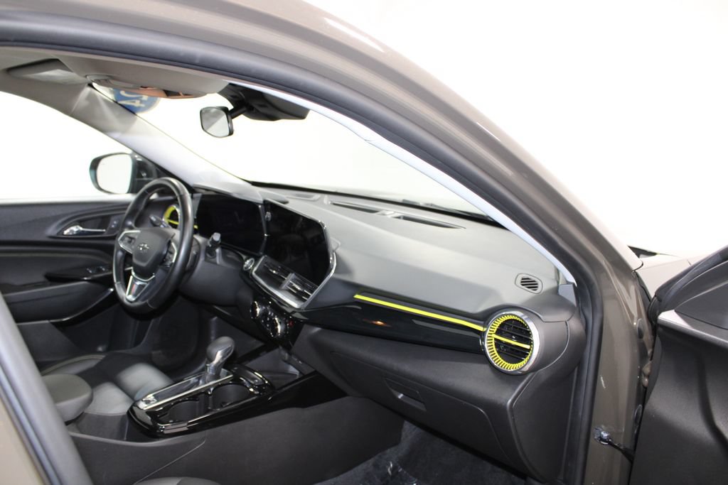 Used 2024 Chevrolet Trax ACTIV w/ Sunroof Package FWD image 26