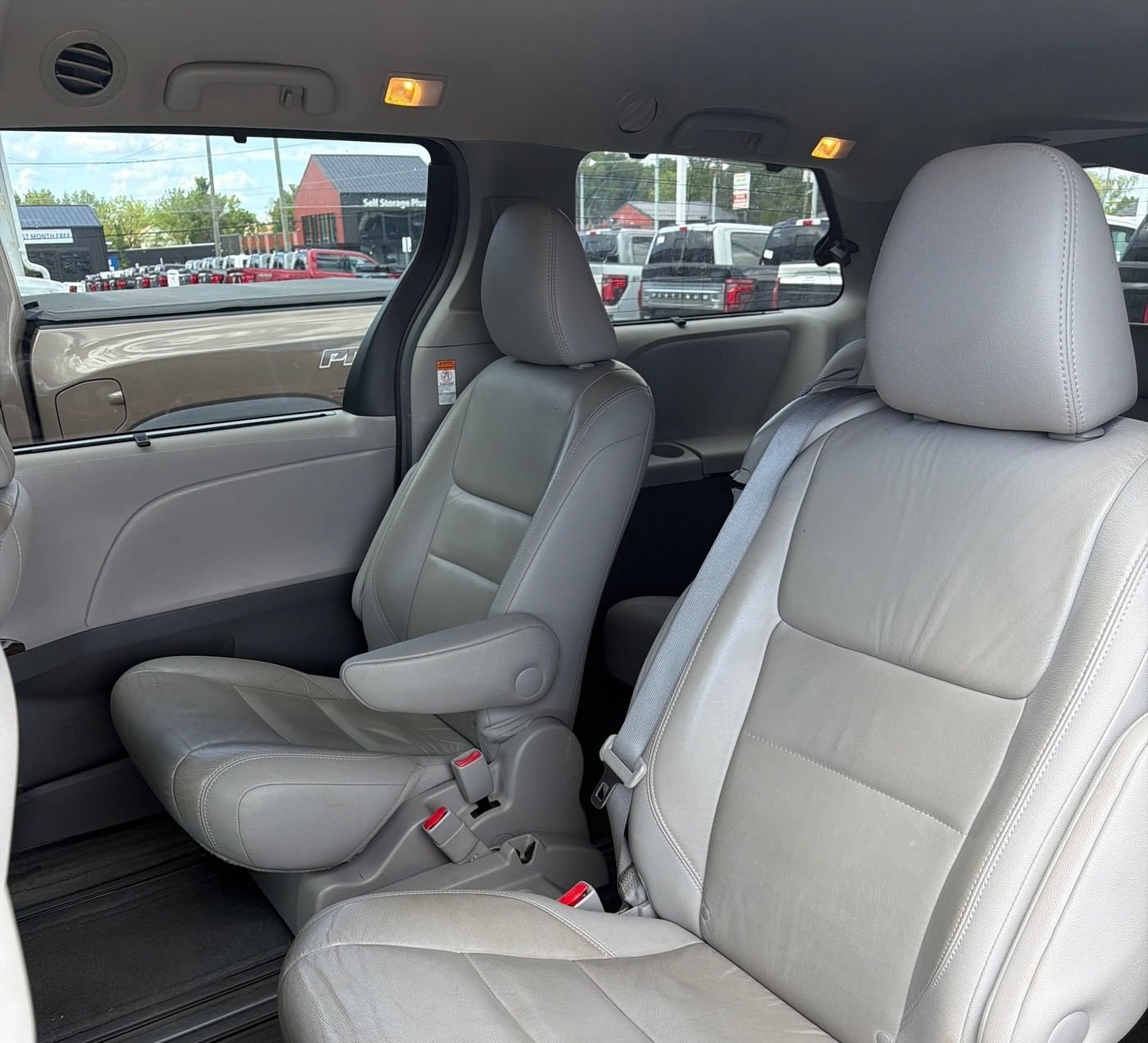 Used 2015 Toyota Sienna XLE w/ XLE Navigation Package FWD image 7