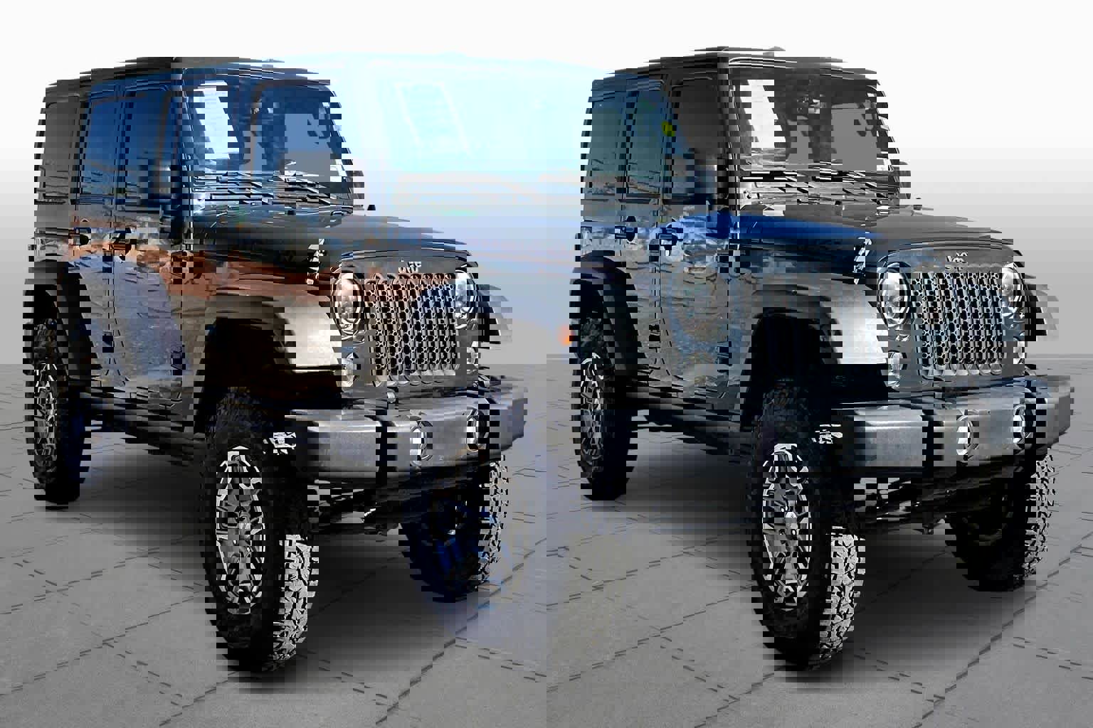 Used 2016 Jeep Wrangler Unlimited Rubicon w/ Connectivity Group image 2