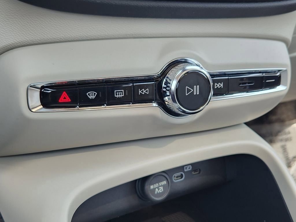 New 2026 Volvo XC40 B5 Plus w/ Protection Package Premier image 15