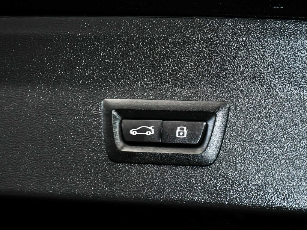 Used 2025 BMW X4 xDrive30i AWD/4WD image 63