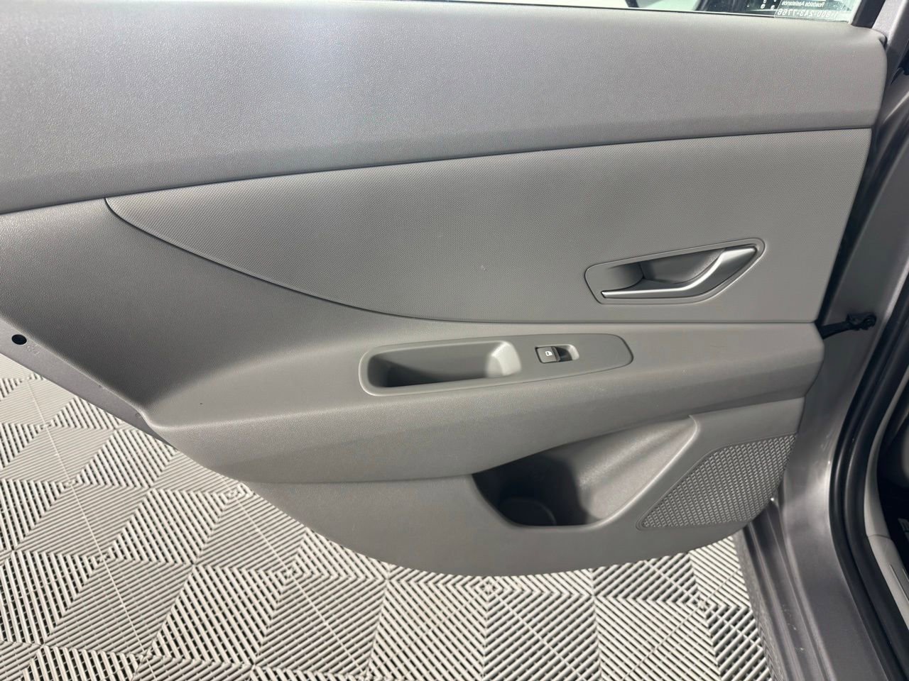 Used 2025 Hyundai Elantra SE image 20