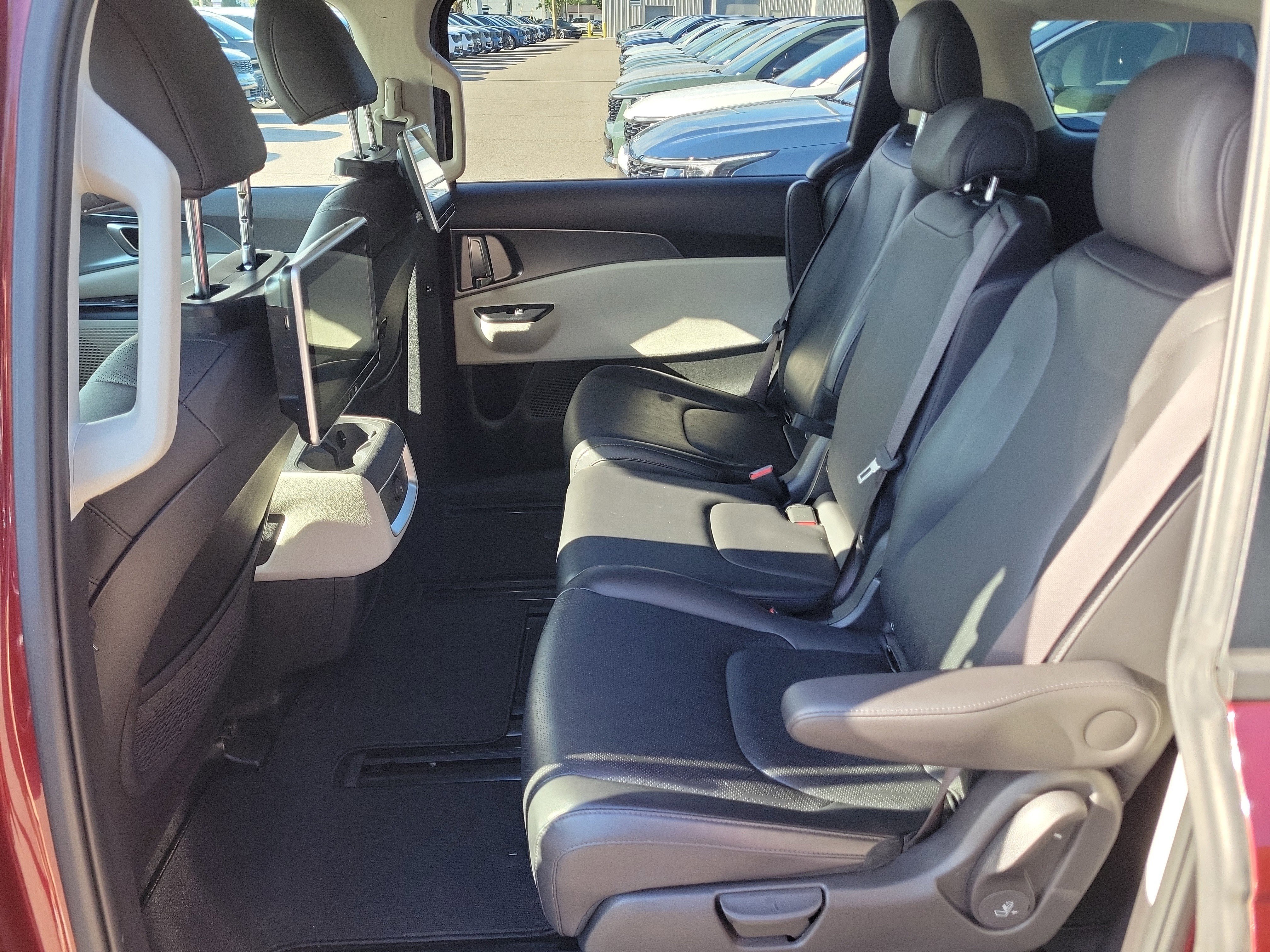 Used 2024 Kia Carnival LX FWD image 15