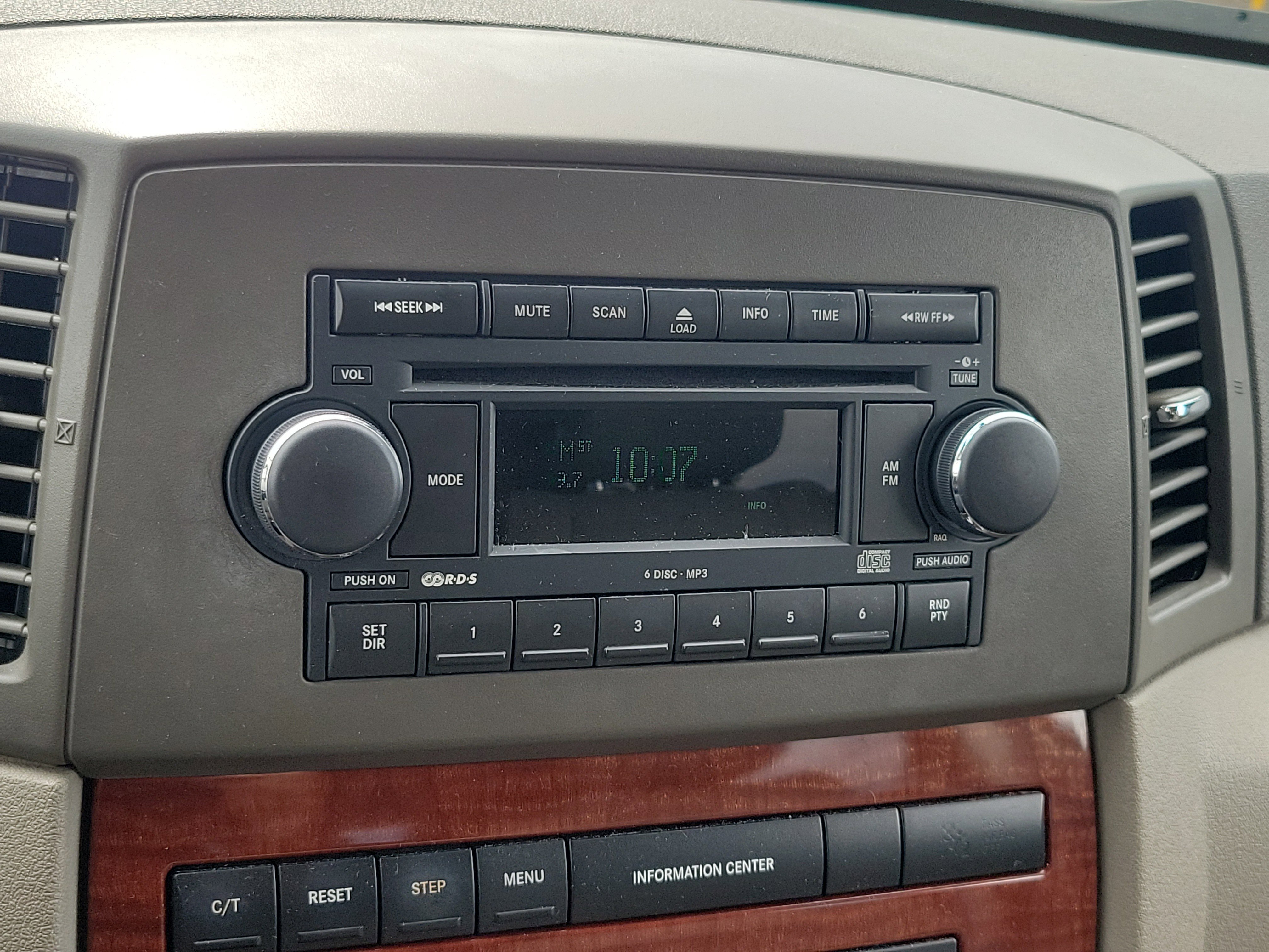 Used 2005 Jeep Grand Cherokee Limited RWD image 25