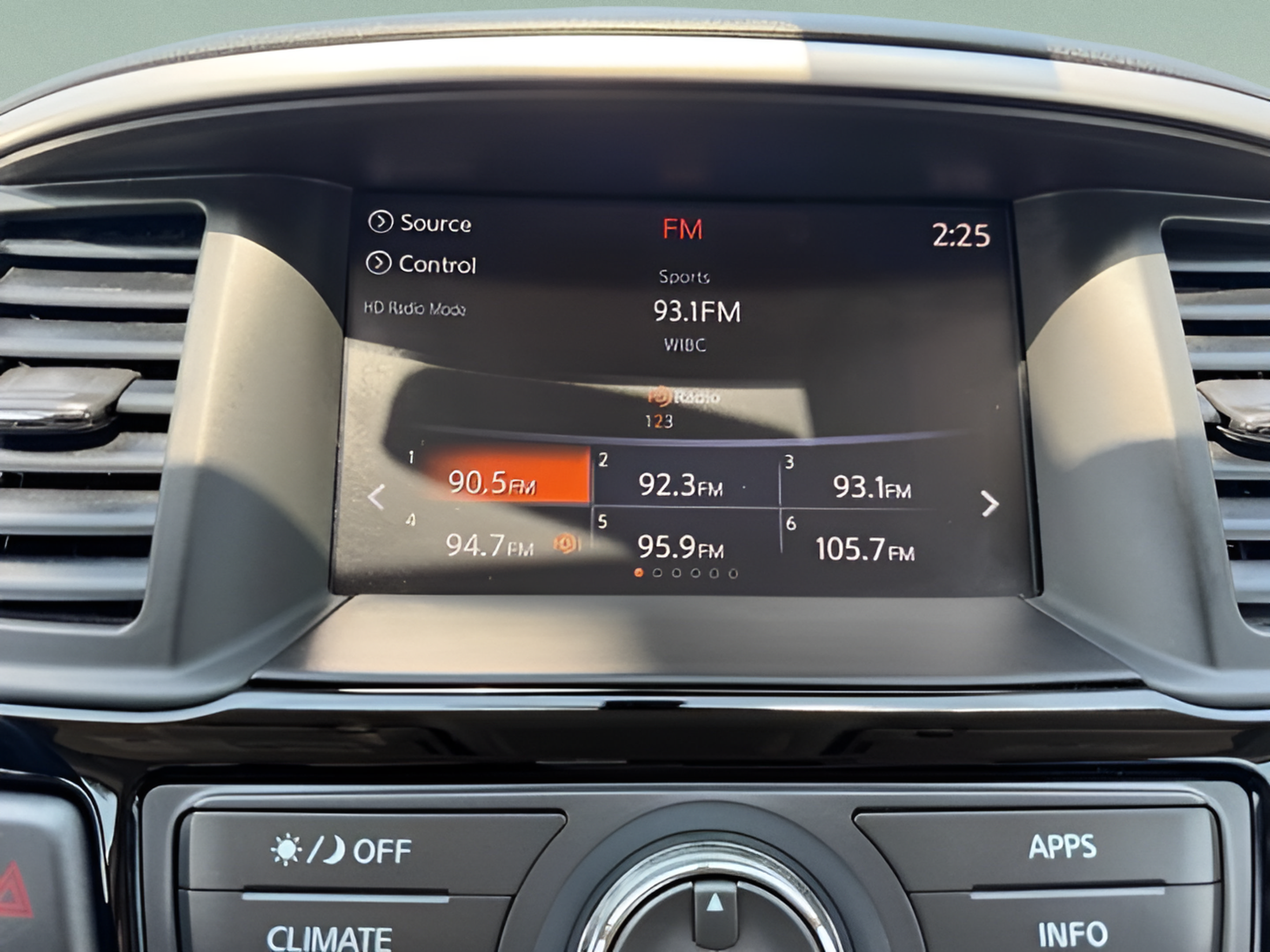 Used 2018 Nissan Pathfinder S AWD/4WD image 16