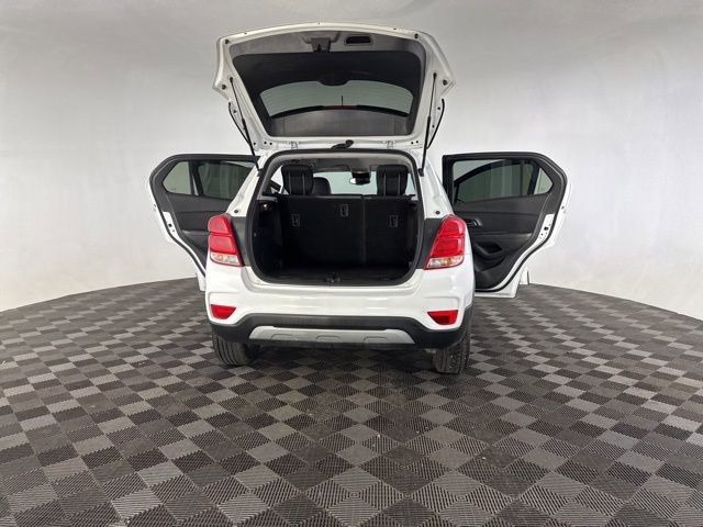 Used 2019 Chevrolet Trax LT w/ LT Convenience Package image 17
