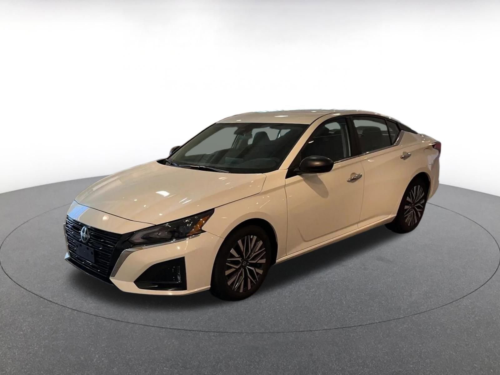 Used 2025 Nissan Altima 2.5 SV image 8