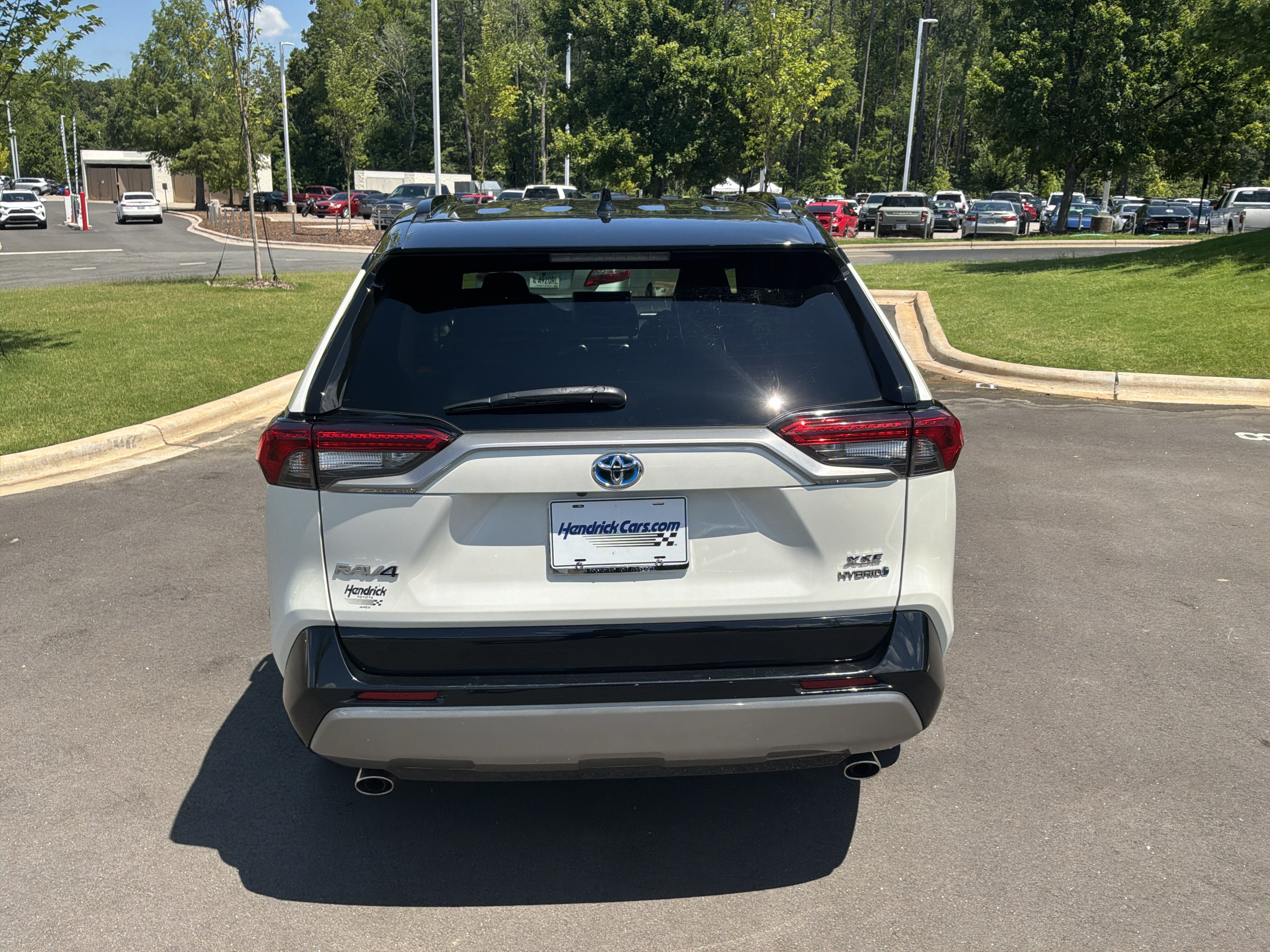 Used 2022 Toyota RAV4 XSE AWD/4WD image 9