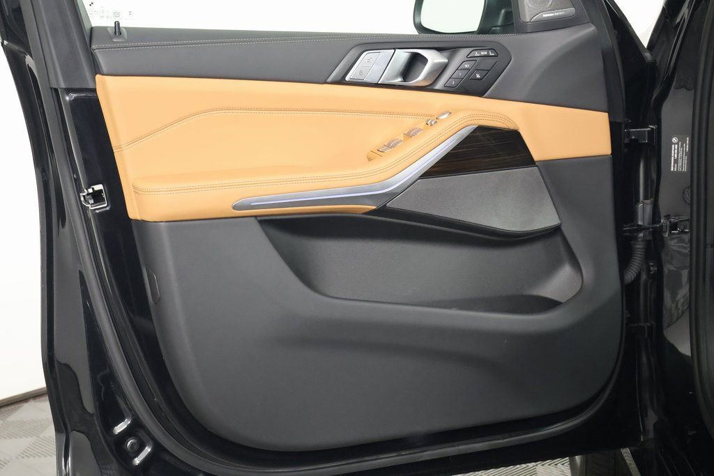 Used 2026 BMW X7 xDrive40i w/ Premium Package image 13