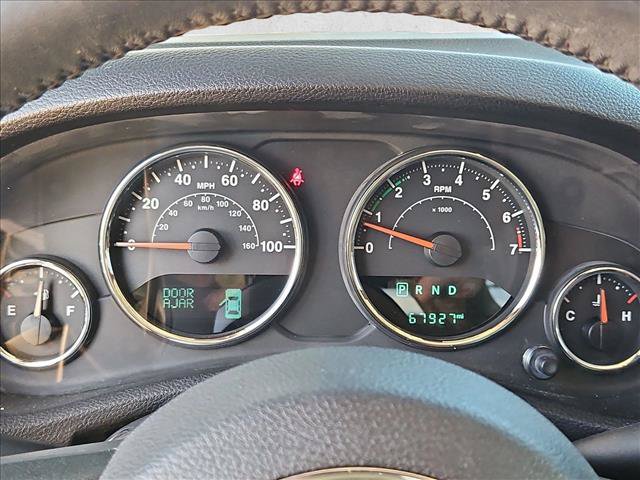 Used 2018 Jeep Wrangler Sahara w/ Connectivity Group AWD/4WD image 14