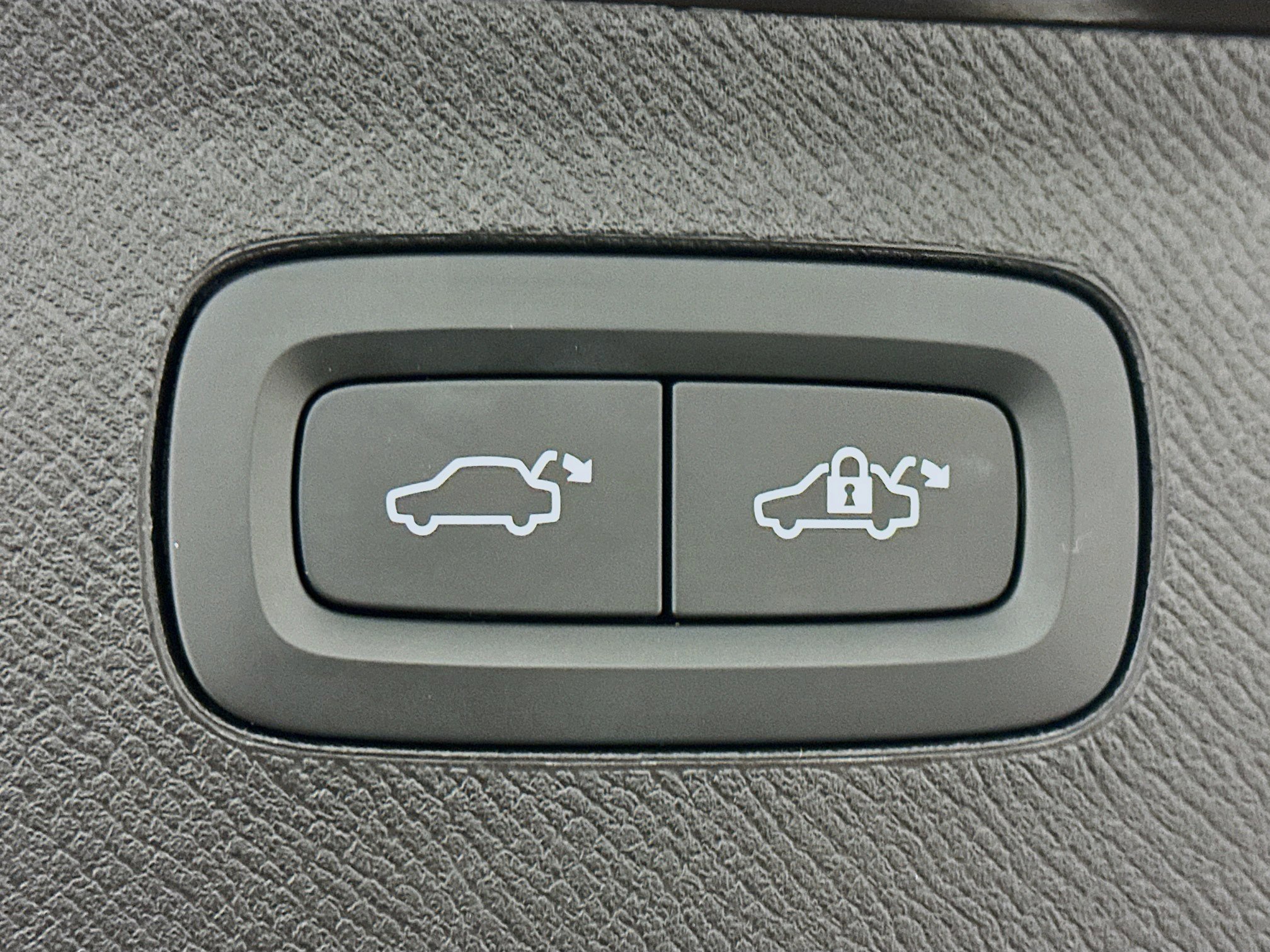 Used 2024 Volvo XC90 B6 Plus w/ Protection Package Premier image 33