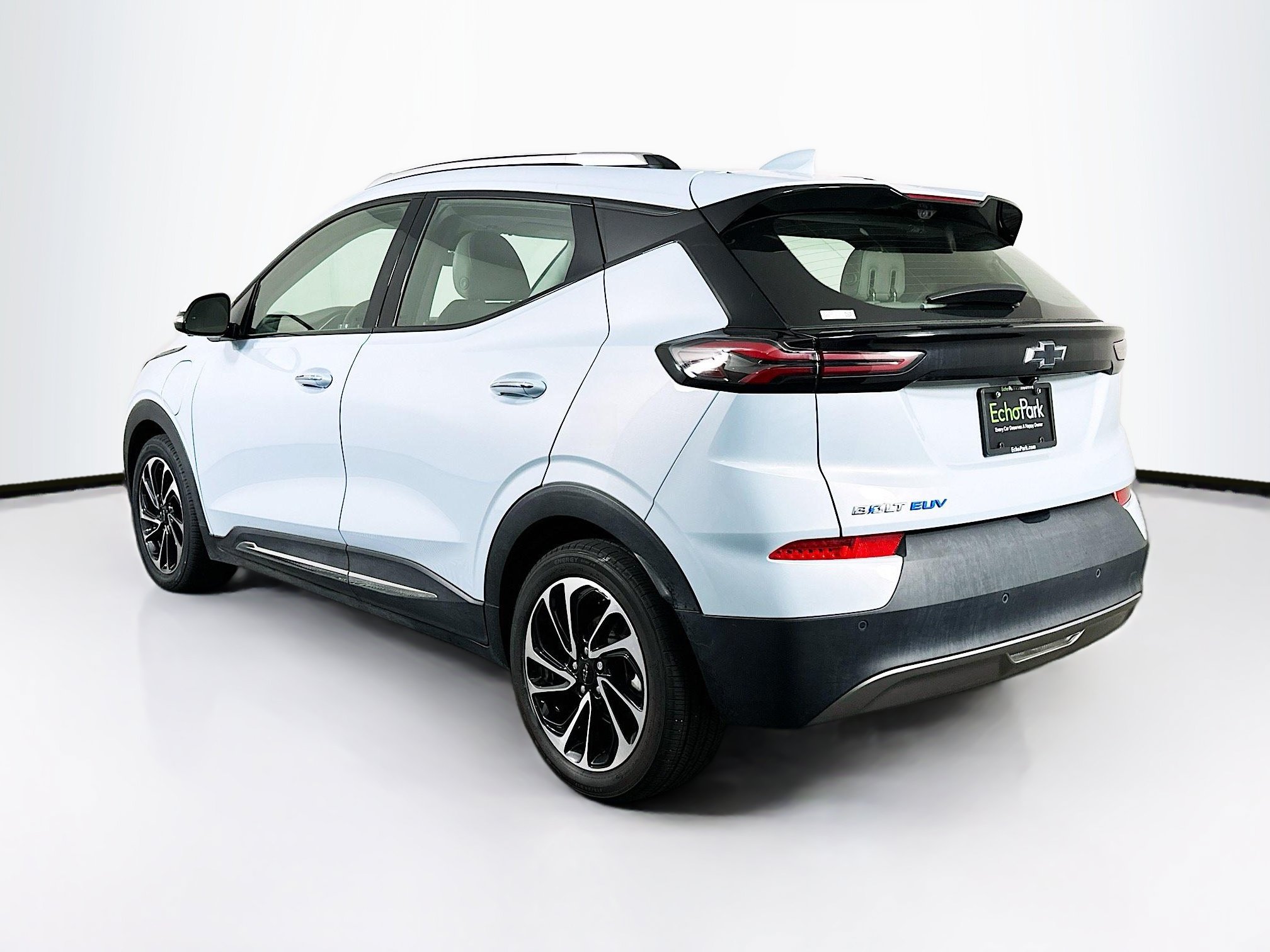 Used 2023 Chevrolet Bolt EUV Premier w/ Sun & Sound Package FWD image 5