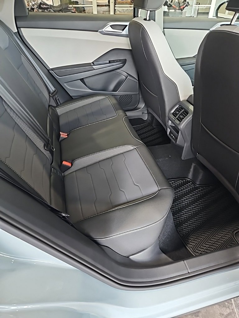 New 2026 Volkswagen Taos SE image 17