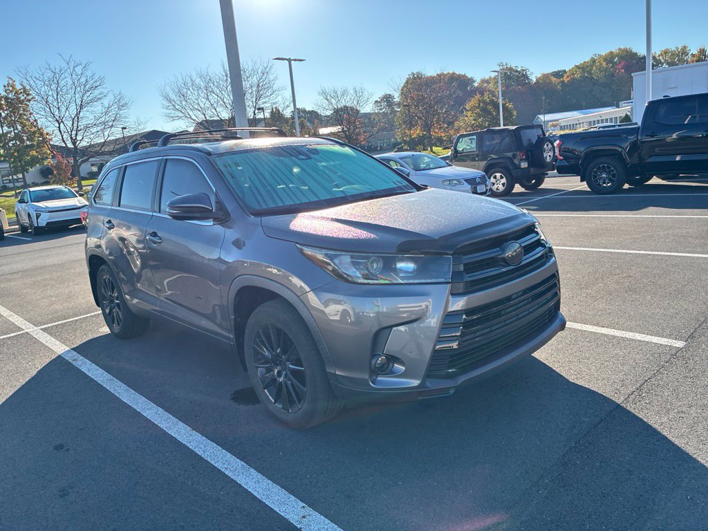 Used 2019 Toyota Highlander SE