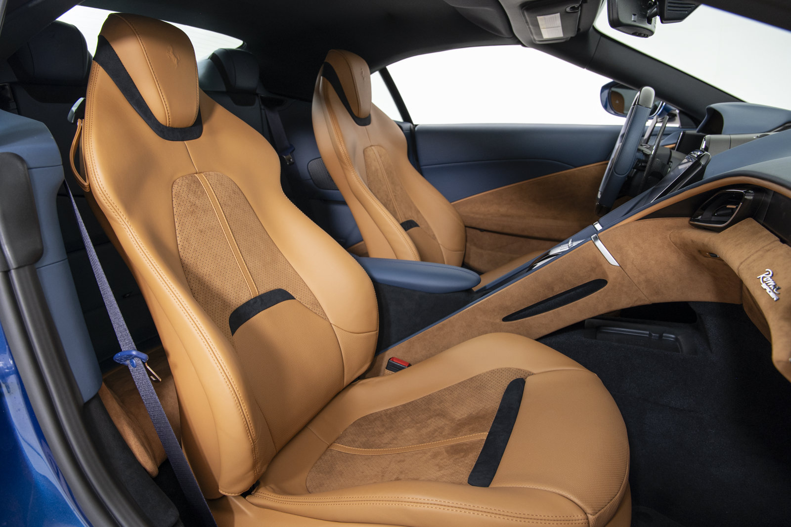 Certified 2025 Ferrari Roma Spider RWD image 17