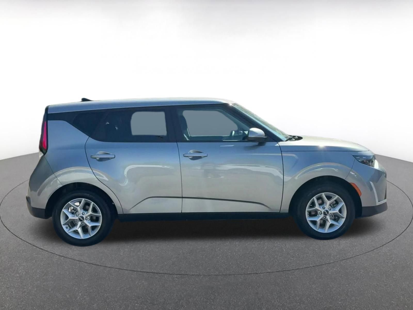 Used 2025 Kia Soul LX w/ LX Technology Package FWD image 17