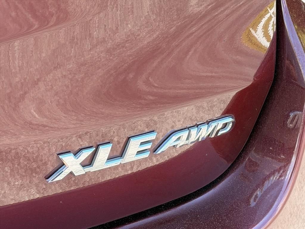 Used 2018 Toyota Highlander XLE AWD/4WD image 26
