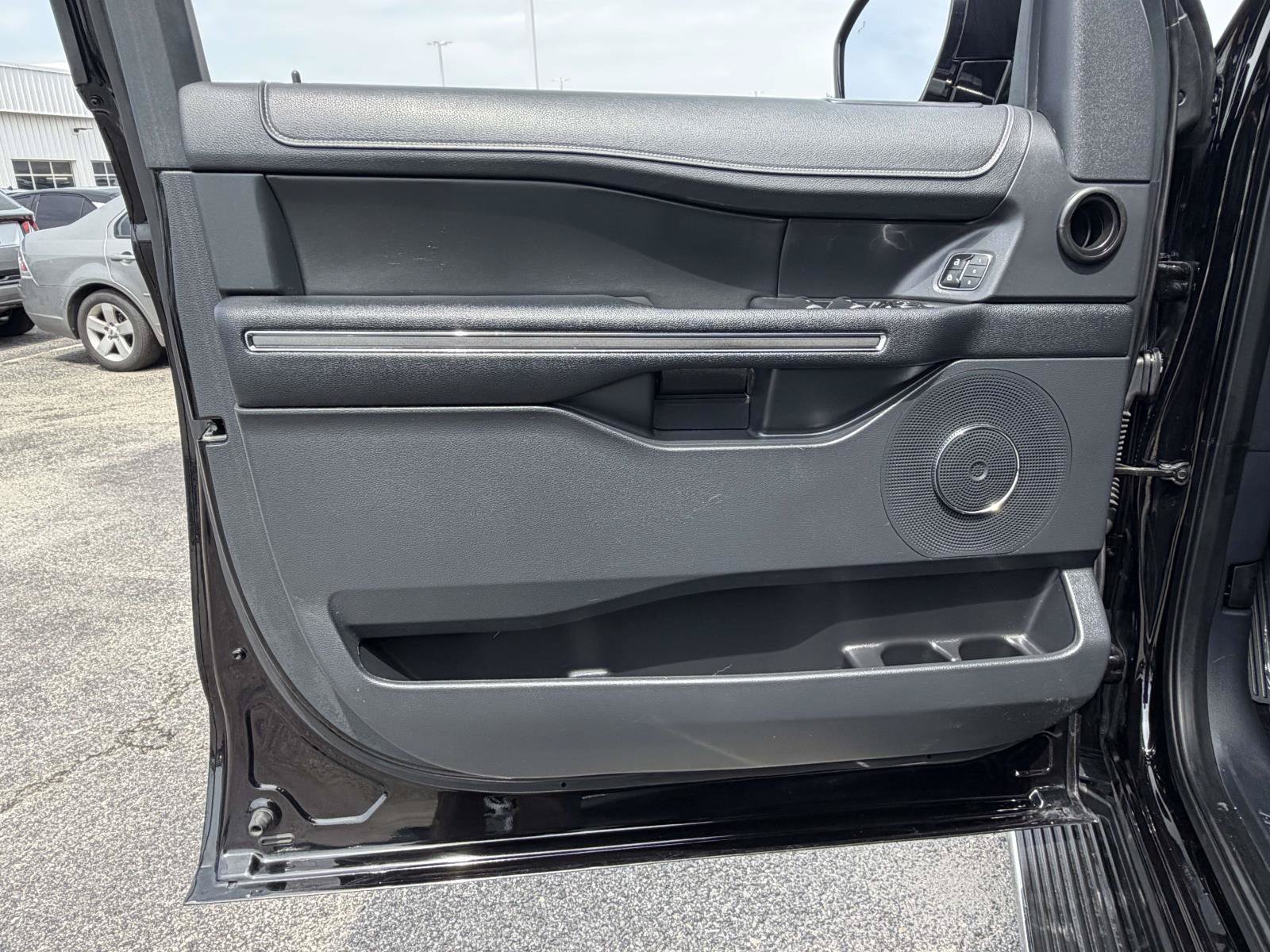 Used 2022 Ford Expedition XLT AWD/4WD image 18
