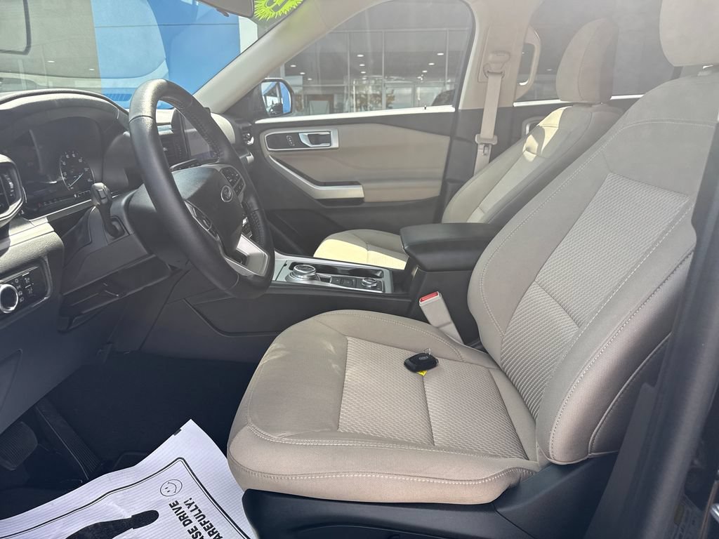 Used 2023 Ford Explorer XLT AWD/4WD image 10
