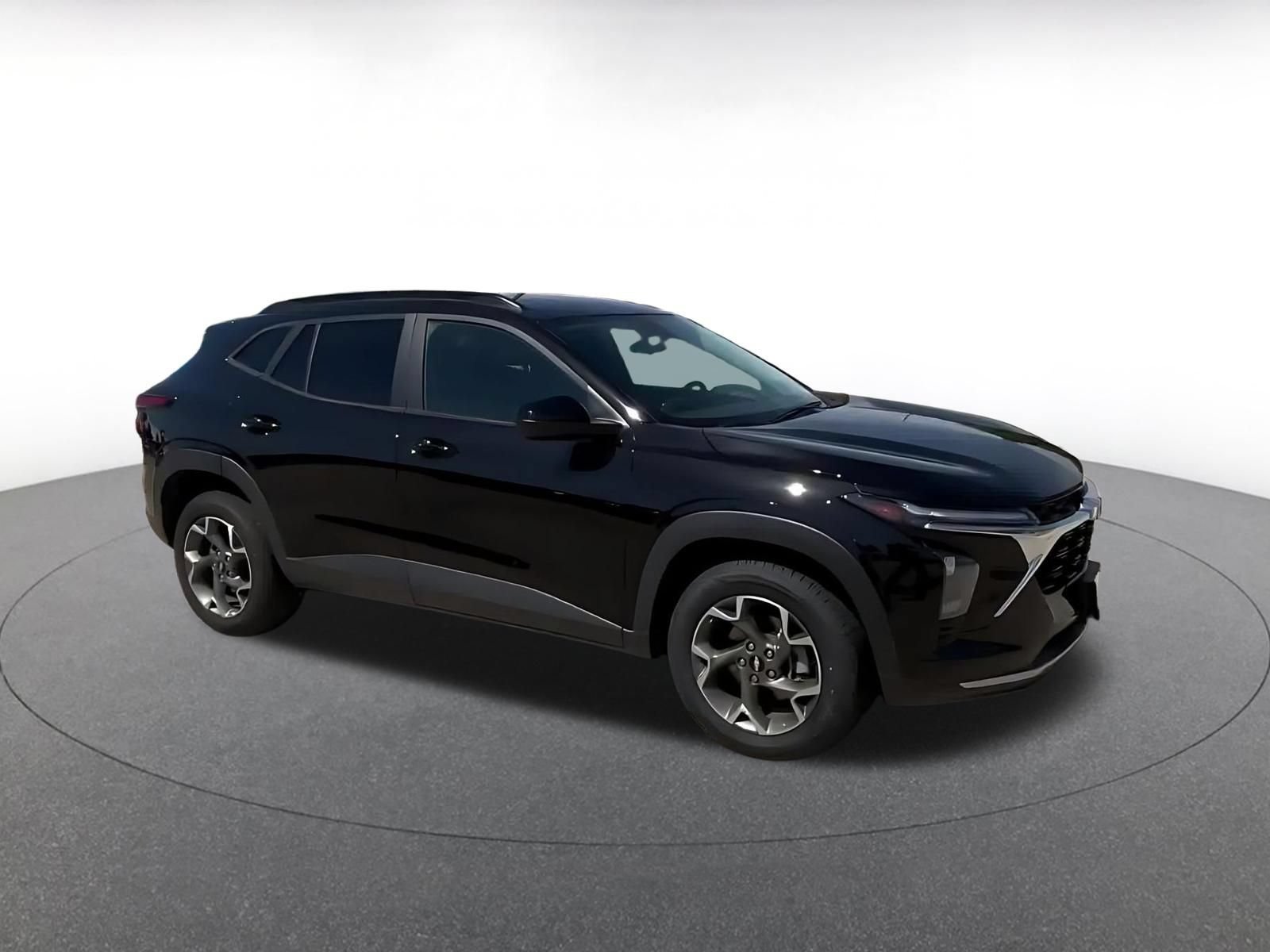 Used 2025 Chevrolet Trax LT w/ LT Convenience Package FWD video 2