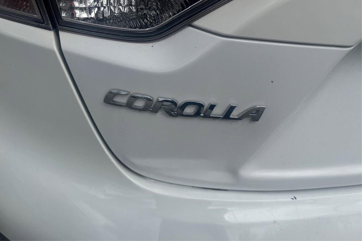 Used 2020 Toyota Corolla LE FWD image 21