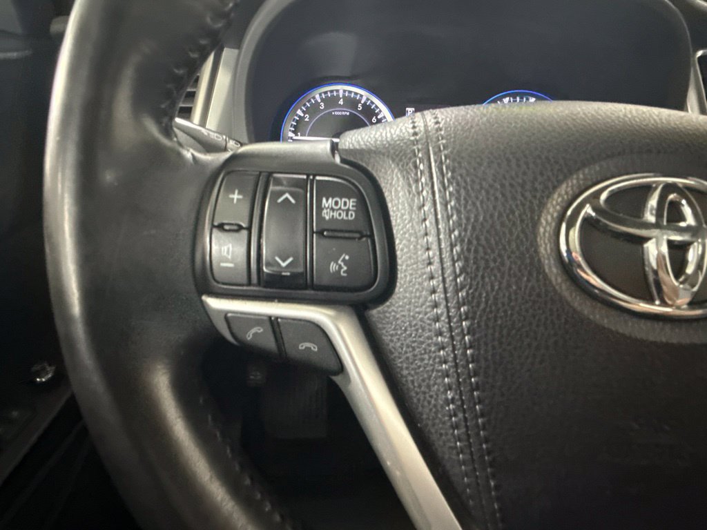 Used 2017 Toyota Highlander XLE AWD/4WD image 23