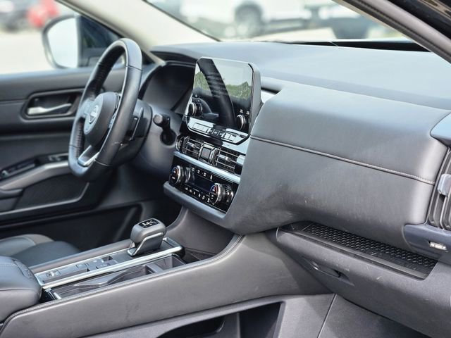 Certified 2024 Nissan Pathfinder SL FWD image 13